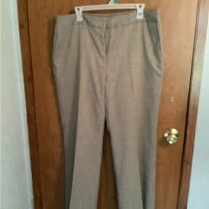 Woman’s trousers size 16